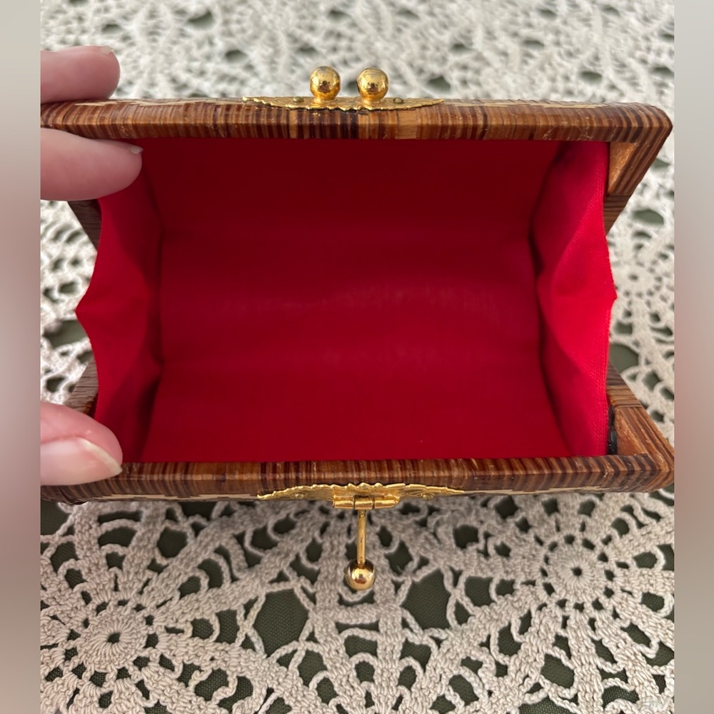 Coin purse rattan bamboo vintage. Inside is very clean!! - Picture 4 of 12